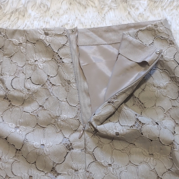 Ann Taylor Beige Floral Lace Pencil Skirt Size 4 Petite - Picture 5 of 10
